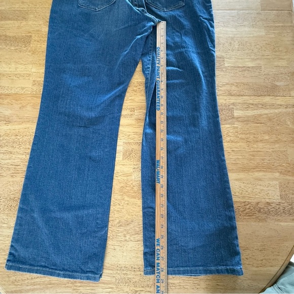 NWT Levi's Relaxed Boot Cut 550 16 Short Misses Indigo Jeans classic rise - Picture 4 of 14